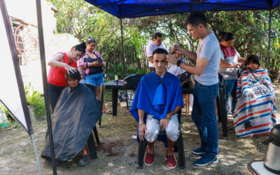La pelu va al barrio: ofrecen cortes gratuitos de cabello en los barrios