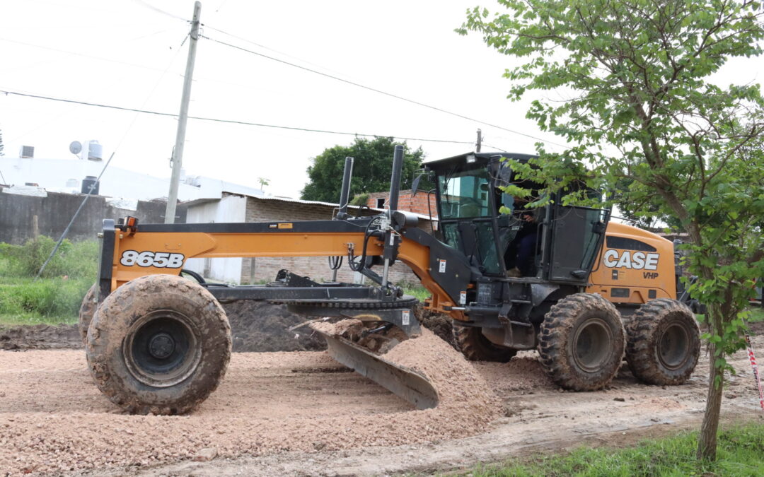 Continúan con trabajos de perfilado, ripio y arreglos de calles