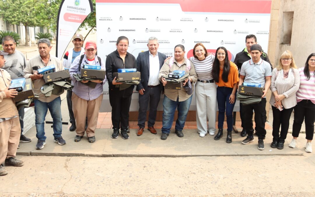 Nueva entrega de indumentaria laboral a  trabajadores municipales