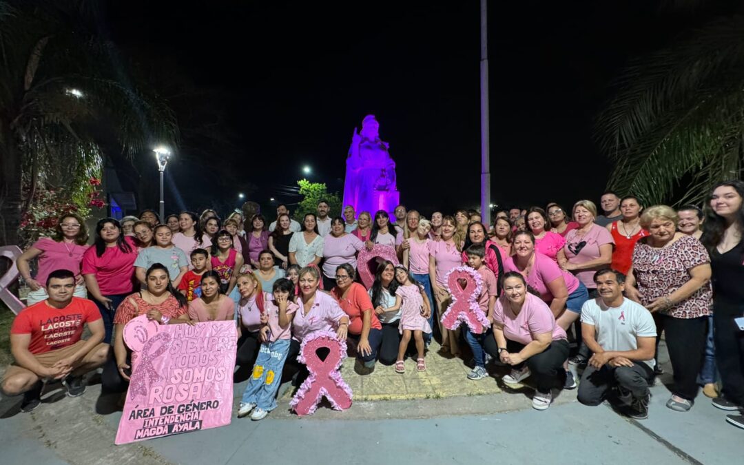 Para concientizar sobre el cáncer de mama, la estatua de Villa Monona se tiñó de rosa