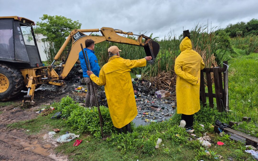 Se intensifica la limpieza de canales para garantizar el  escurrimiento del agua