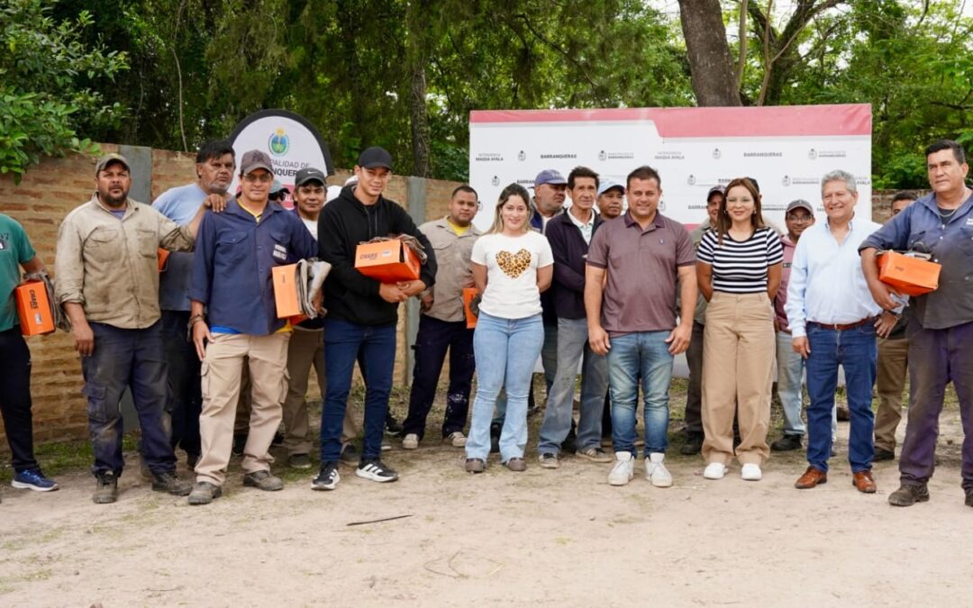 Compromiso y trabajo: Se realizó una nueva entrega de indumentaria a empleados municipales