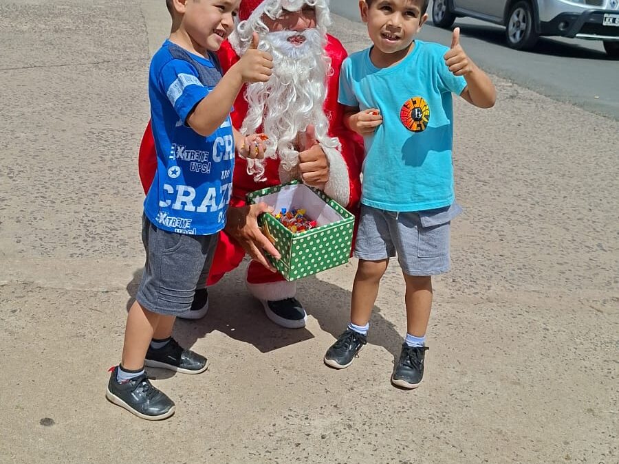 Papá Noel recorrió la Diagonal Eva Perón