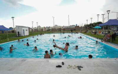 LA PILETA MUNICIPAL CONTINÚA ABIERTA PARA DISFRUTAR DEL VERANO