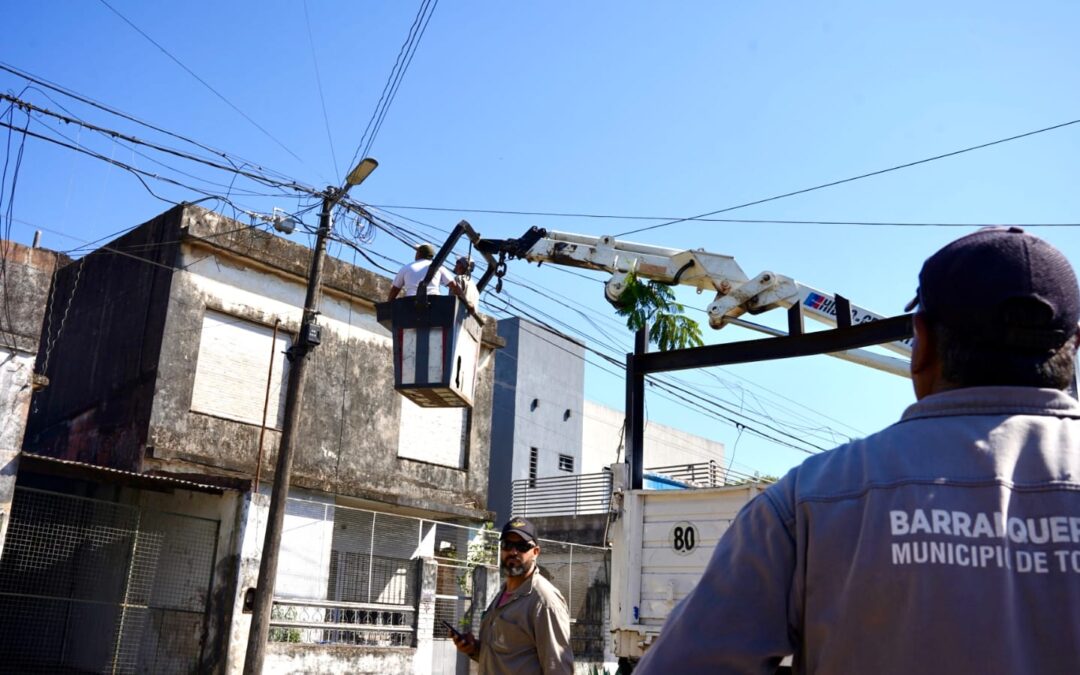 MÁS LUZ PARA LOS BARRIOS: AVANZA LA MODERNIZACIÓN DEL ALUMBRADO EN BARRANQUERAS