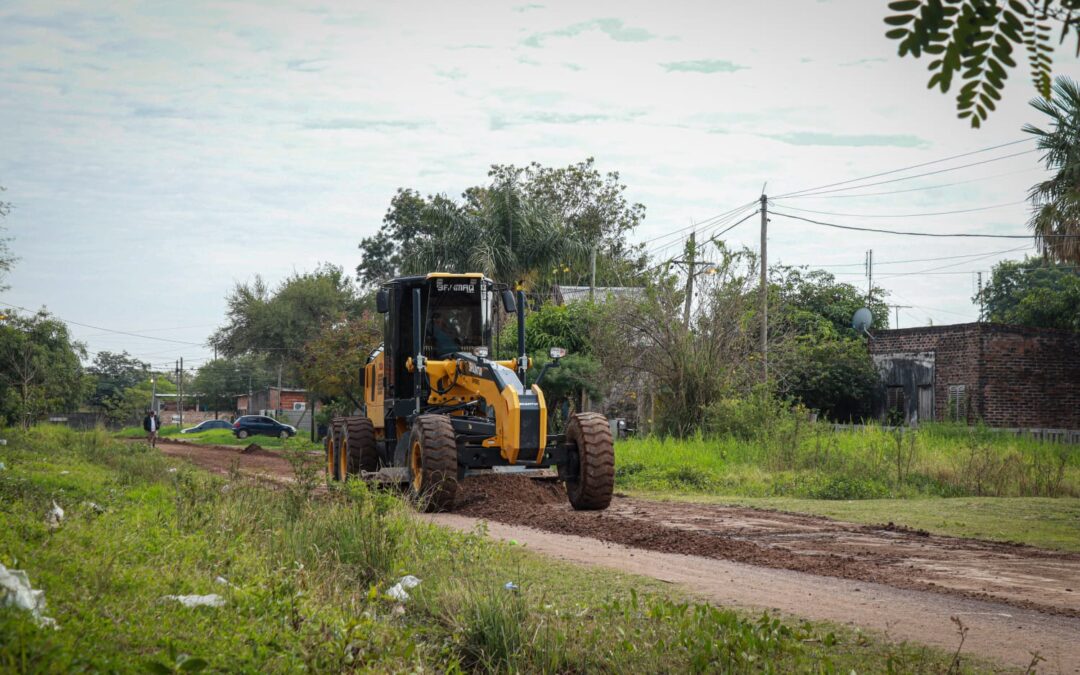 El Municipio mejora la circulación con trabajos de perfilado en las calles internas del barrio UCAL