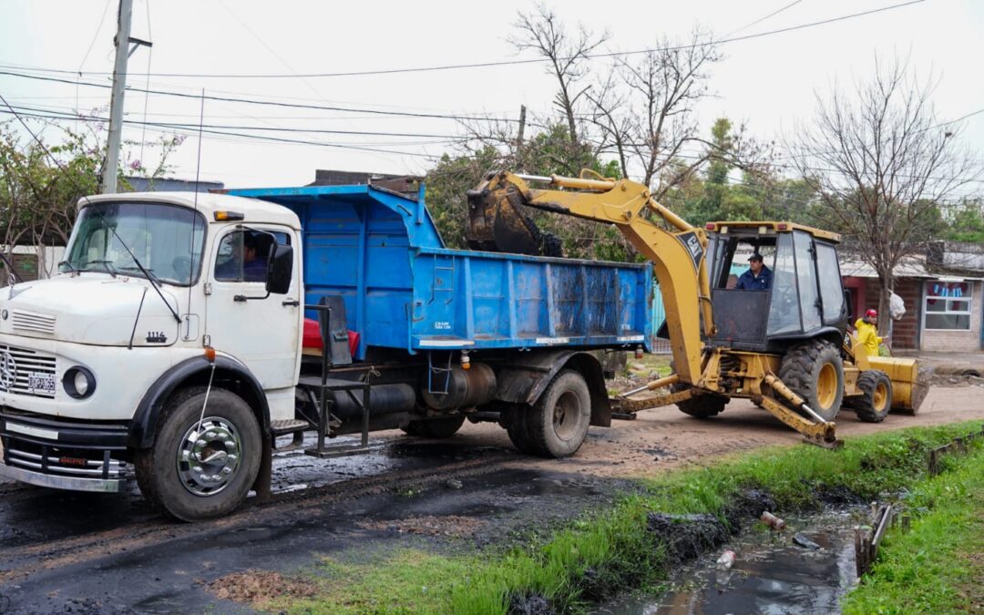 INTENSIFICA LOS TRABAJOS DE LIMPIEZA Y OPTIMIZACIÓN DE DESAGÜES EN EL BARRIO LA LOMITA