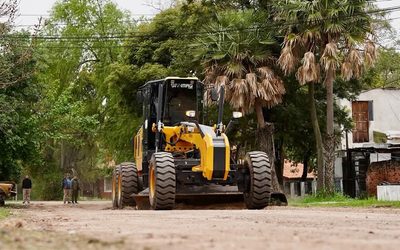 LA MUNICIPALIDAD DE BARRANQUERAS PONE EN MARCHA UN PLAN DE MANTENIMIENTO Y PERFILADO DE CALLES EN EL BARRIO MALVINAS