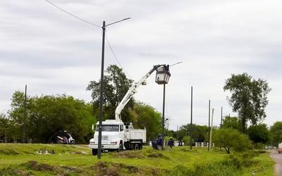 LA MUNICIPALIDAD DE BARRANQUERAS AVANZA CON NUEVAS OBRAS DE ALUMBRADO PÚBLICO EN LA AV. RODRÍGUEZ PEÑA