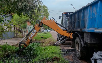 LA MUNICIPALIDAD DE BARRANQUERAS INTENSIFICA LAS TAREAS DE LIMPIEZA Y MANTENIMIENTO EN DIVERSOS SECTORES DE LA CIUDAD