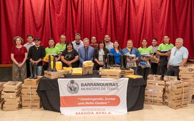 EL MUNICIPIO DE BARRANQUERAS ENTREGA NUEVA INDUMENTARIA LABORAL A LA GUARDIA URBANA MUNICIPAL ANTE LA EMERGENCIA CLIMÁTICA